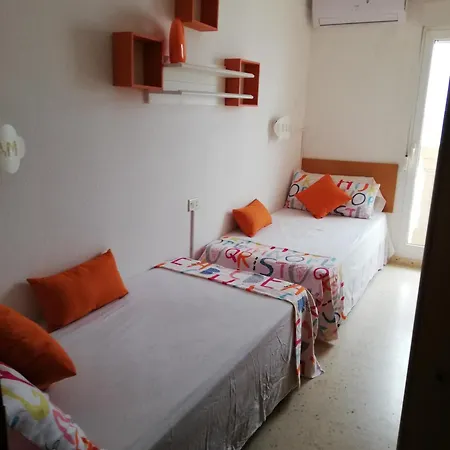 Lejlighed Ideally Located On Port Saplaya